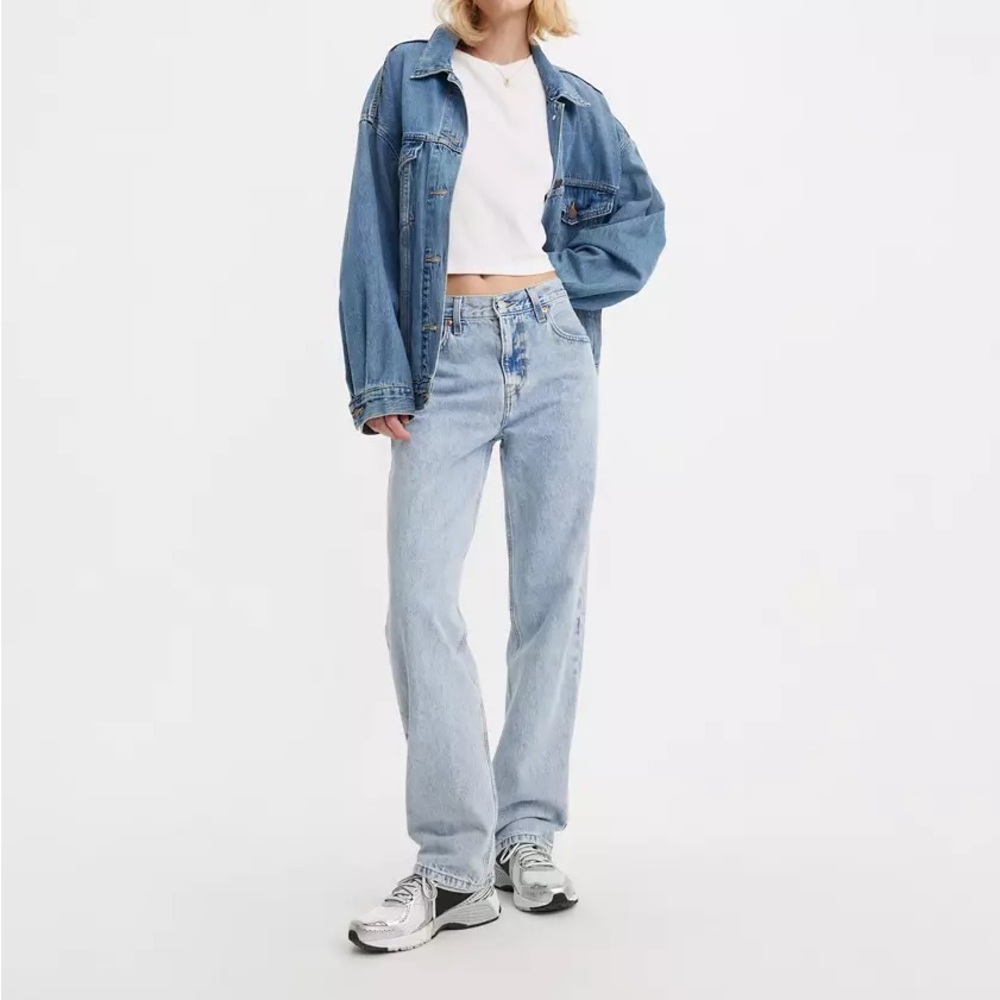 Levi’s Low Pro Straight Women’s Jeans in Size 29 light wash Denim New w/o tags